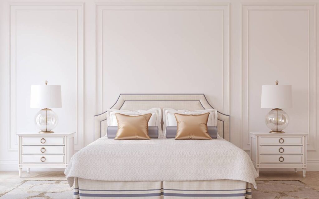 Dormitorio elegante con molduras de pared y estilo neoclásico decoración