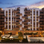 Vista exterior de Vía Célere Altana, promoción de obra nueva con amplias terrazas, piscina comunitaria, jardines privados y modernas zonas comunes.