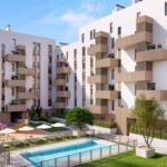 Zonas comunes de Célere Allegra con piscina comunitaria, área de juegos infantiles, amplias zonas ajardinadas y modernos edificios residenciales con terrazas privadas.