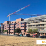 La imagen muestra el avance de las obras de Célere Morelia en julio de 2026, con varios bloques residenciales en construcción, una grúa torre, andamios instalados en las fachadas y trabajos de estructura y cerramiento en distintas zonas de la promoción.