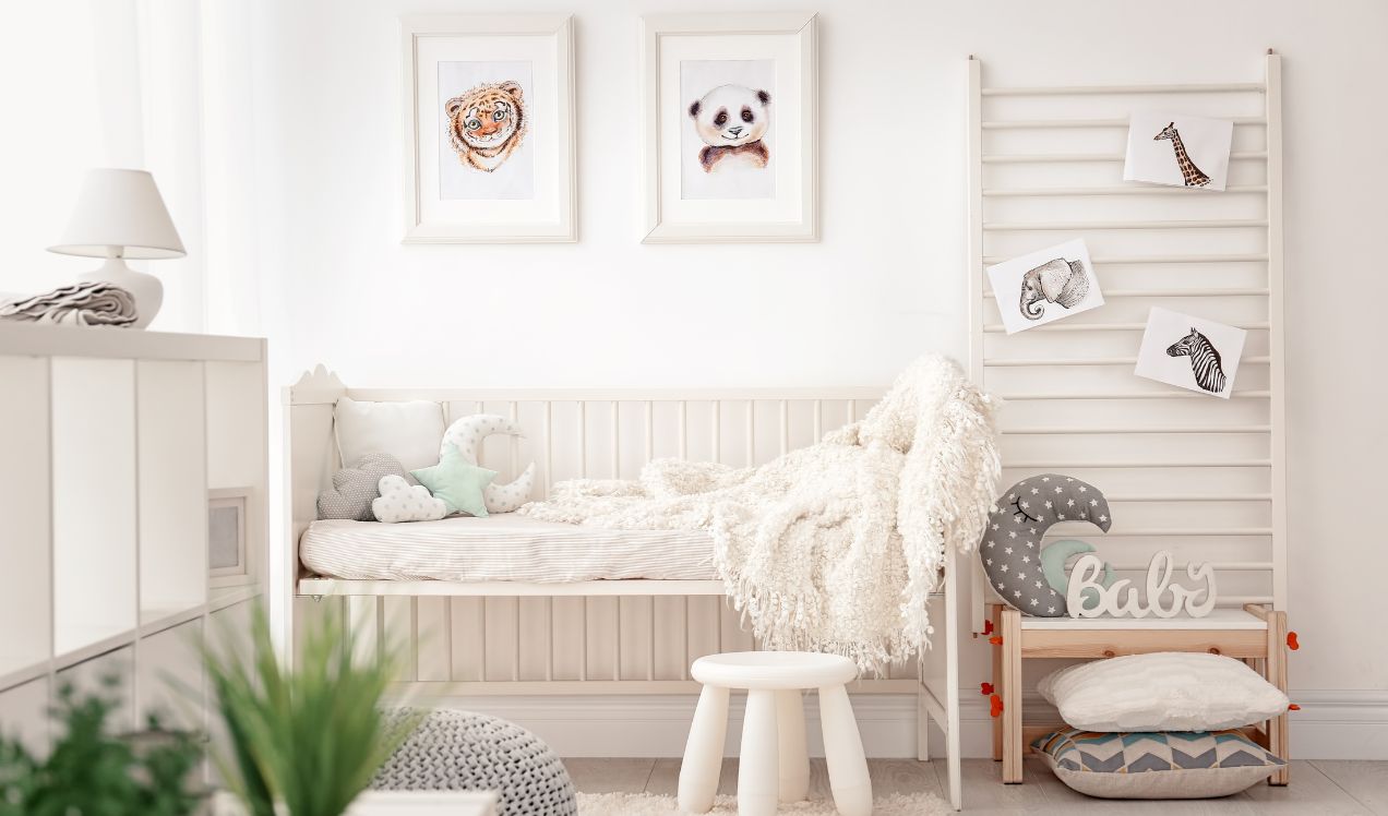 habitación infantil decorada de blanco, uno de los colores perfectos para habitaciones infantiles